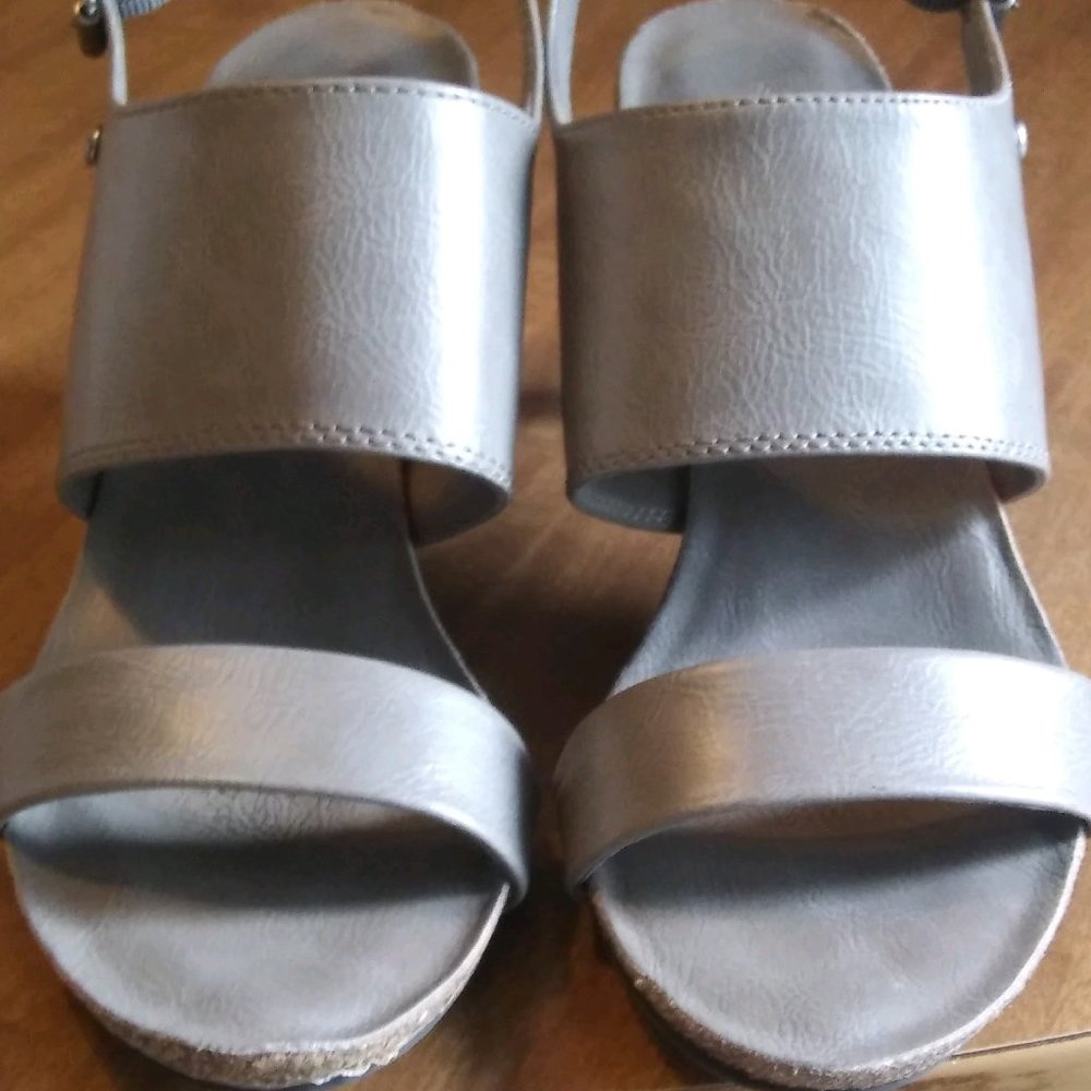 Simply Vera Vera Wang Dress Heels  - Size 8 - Gray